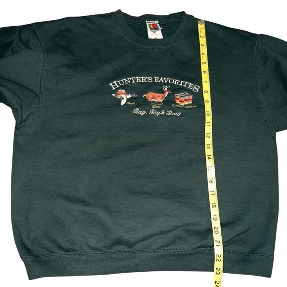 Vintage Embroidered Hunters Sweatshirt Medium Green Duck Buck Beer Bag Tag Brag - Picture 4 of 10